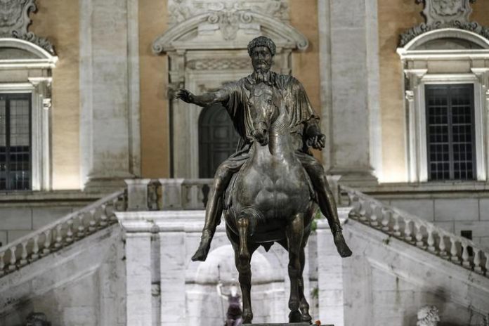 Nuova luce per piazza Campidoglio, 566 lampade a led