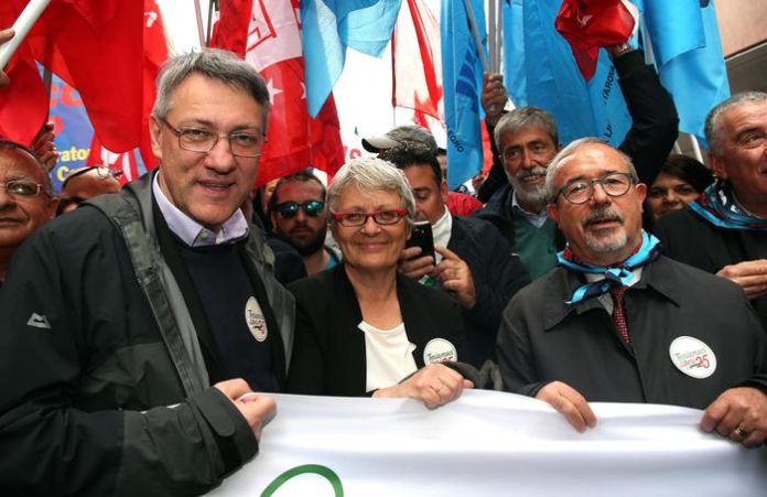 I SINDACATI IN PIAZZA MAGGIORE A BOLOGNA DOPO 17 ANNI