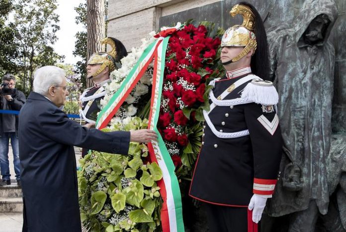 Mattarella depone corona fiori per vittime sul lavoro