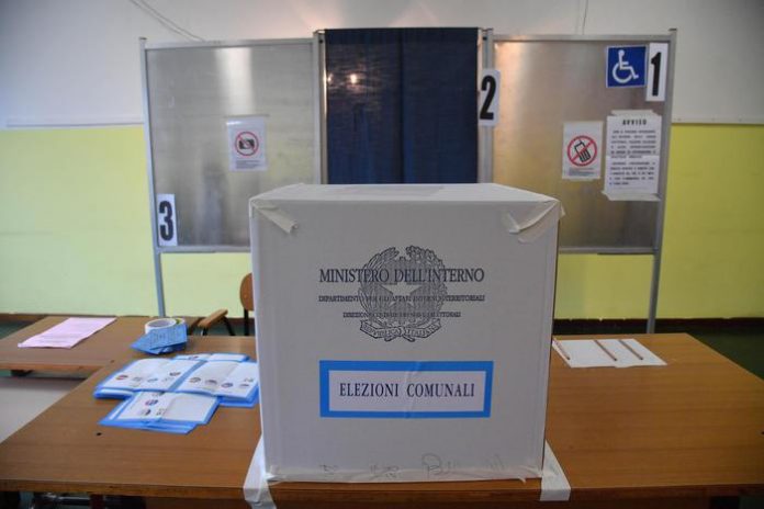 Comunali: aperti i seggi per i ballottaggi