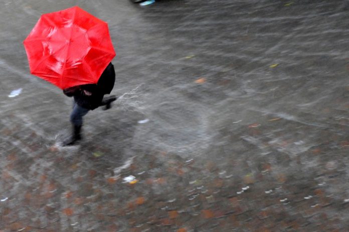 MALTEMPO: PIOGGIA E VENTO A NAPOLI