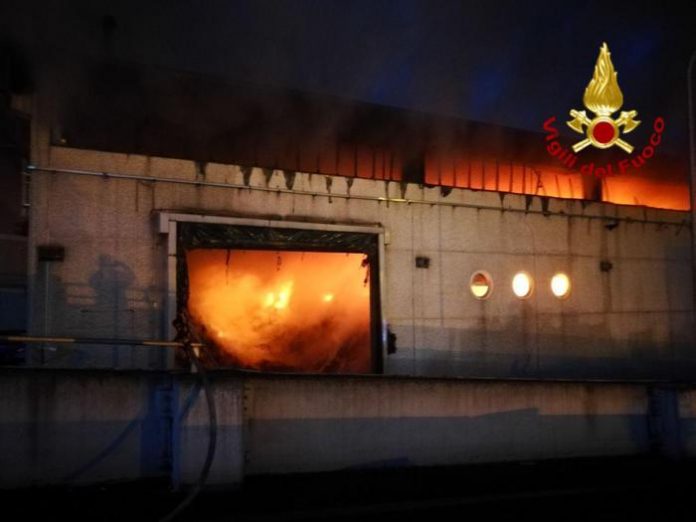 Rogo devasta impianto rifiuti, ipotesi aperte