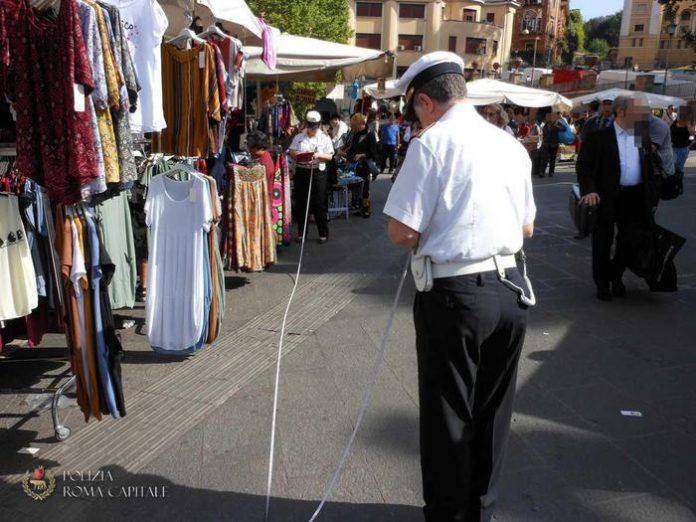 Piazzale Flaminio, nuovi interventi a contrasto delle bancarelle abusive e nuovi sequestri