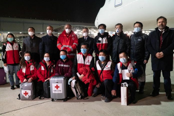 Chinese doctors, ventilators and masks arrive to Italy amid coronavirus pandemic
