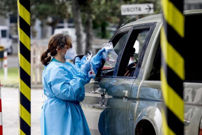 Drive Through tampone Covid 19 all'Ospedale San Carlo di Milano